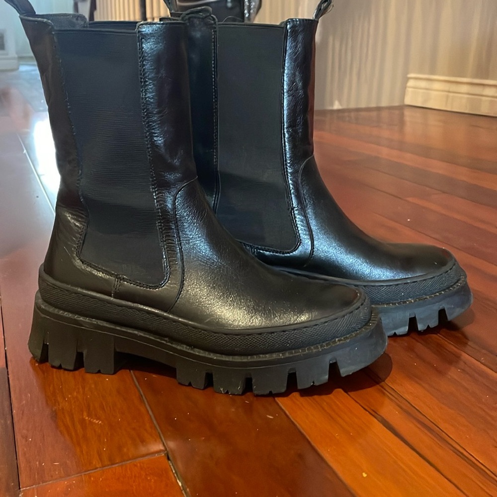 Black Leather Chelsea Boots size 37 (7-7.5)